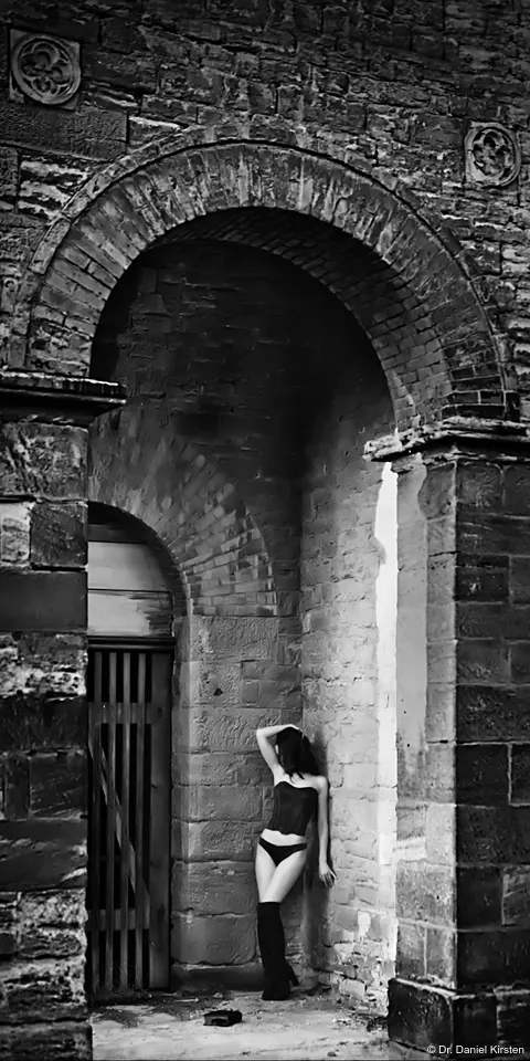 Daniel Kirsten Portrait Lost Place Kleinkorbetha Suzi SchwarzWeiß Kirche Ruine Fotograf