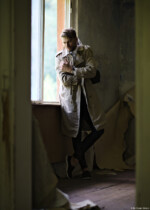 Fenster Mann Lost Place Ofen Ruine Fotograf Portraitfotografie Portraitfotograf Dresden Heidenau Radebeul