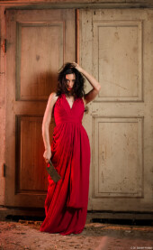 Lost Place Erotikshooting Fleischerbeil Kohlenbunker Portrait Rotes Kleid Küche Dachboden Dresden Löbtau Schrank