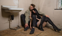 Waschbecken durchzechte Nacht Bahnhof Portraitfotograf Lost Place Neukirch Ruine Kunst Portraitfotografie Dresden