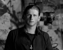 Portrait SchwarzWeiß Fotoshooting Portraitfotografie Black and White Georgentor Portraitfotograf Tattoo Dresden Pieschen