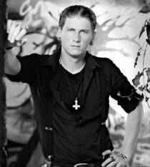 Portraitfotografie Portrait Georgentor Fotoshooting Fotograf Kunst Black and White Trinitatiskirche SchwarzWeiß Dresden Radeberg