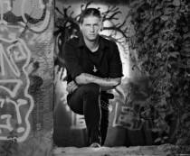 Lost Place Trinitatiskirche Tattoo Georgentor Kunst Black and White Fotoshooting Portrait SchwarzWeiß Dresden Meißen