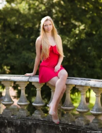 Rotes Kleid Portrait Albertpark Portraitfotograf Freiberg Portraitfotografie Dresden Pieschen Wilsdruff