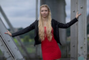 blond Lederjacke Portraitfotografie Portrait Rotes Kleid Portraitfotograf Dresden Stolpen