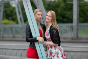 Blaues Wunder blond Lederjacke Portrait Rotes Kleid Portraitfotografie Dresden Striesen Wilsdruff