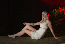 Portrait blond Wiese Sommer Portraitfotografie Portraitfotograf Weißes Kleid Dresden Stolpen