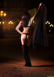 Fotoshooting Zwinger Laterne Overkneestiefel Fotograf Kunst Teilakt Erotik Dessous Erotikshooting Dresden Theaterplatz Tharandt Pillnitz