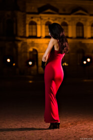 Erotikshooting Overkneestiefel Dessous Teilakt Portrait Kunst Fotoshooting Rotes Kleid Semperoper Laterne Dresden Theaterplatz Bautzen