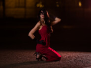 Dessous Laterne Zwinger Fotograf Teilakt Erotik Fotoshooting Erotikshooting Overkneestiefel Semperoper Rotes Kleid Kunst Portrait Dresden Theaterplatz