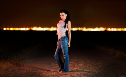 Feldweg Leuna Fotograf Portrait Erotikshooting Fotoshooting Latex nachts Pflaster Dresden Blasewitz