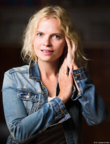 Daniel Kirsten Portraitfotograf Ina Cello Musik Hochzeitsfotograf Jeansjacke Jeans