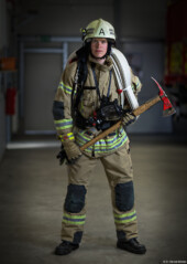 Axt Beil Kettensäge Feuerwehr Portrait Fotograf Portraitfotograf Kunst Feuerwehrmann Löschfahrzeug Dresden Dippoldiswalde Meißen