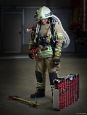 Feuerwehr Löschfahrzeug Fotoshooting Portrait Portraitfotograf Fotograf Gummianzug Halligan Kettensäge Kunst Feuerwehrmann Dresden Striesen