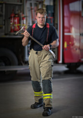 Halligan Fotograf Löschfahrzeug Kettensäge Portraitfotograf Feuerwehrschlauch Dresden Wilsdruff Radebeul