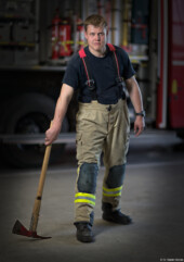 Löschfahrzeug Kunst Feuerwehrmann Kettensäge Gummianzug Feuerwehrschlauch Halligan Portrait Fotoshooting Fotograf Feuerwehr Dresden Heidenau Pillnitz Bautzen