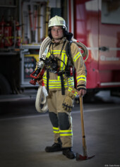 Halligan Feuerwehrmann Portrait Dresden Radebeul Striesen Meißen Bautzen Pillnitz Pirna Feuerwehrauto Kettensäge Fotograf