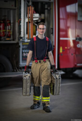 Kanister Fotograf Fotoshooting Kunst Portrait Feuerwehrschlauch Halligan Dresden Nossen Pieschen Tharandt Pillnitz