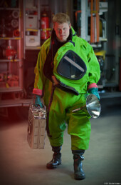 Portraitfotografie Hochzeitsfotografie Feuerwehr Kanister Chemikalie Gummi Bad Dürrenberg