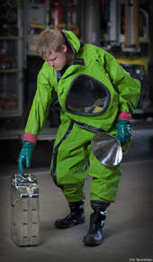 Fotograf Feuerwehrmann Feuerwehrschlauch Portraitfotograf Portrait Halligan Feuerwehrauto Gummianzug Kunst Portraitfotografie Dresden Moritzburg