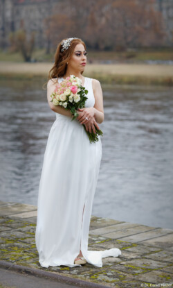 Elbe Brautstrauß  Hochzeitsfotografie Brautpaarshooting Hochzeitsfotograf Hochzeitsshooting Schleier Dresden