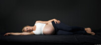 Babybauchportrait Babybauchfotografie Schwangerschaftsfotografie Babybauchfoto Schwangerschaft Babybauch Dippoldiswalde Bischofswerda liegend