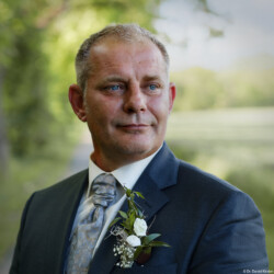 Fotografie Bildbearbeitung Daniel Kirsten Portrait Dresden Hochzeit Bräutigam Portrait Bad Dürrenberg