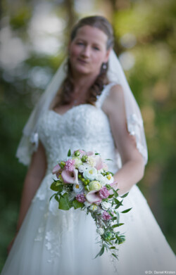 Fotografie Bildbearbeitung Daniel Kirsten Portrait Dresden Hochzeit Braut Brautstrauß