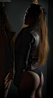 Lederjacke Spiegel Erotik Teilakt Erotikshooting Portraitfotograf Kunst Fotoshooting Pirna Stolpen Dresden Moritzburg