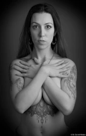 Portraitfotograf Teilakt Portrait Erotikshooting Fotograf Erotik Kamenz Wilsdruff Dresden Heidenau Black and White
