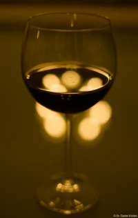 f/2.8, Helios-44-2. Helios-44-2 Rotwein Reflexion Brautpaar Fotograf Kirche Brautfoto Standesamt Hochzeitsfotograf Meißen Dresden Heidenau Löbtau