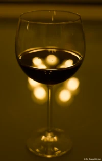 f/4.0, Helios-44M. Helios-44M Weinglas Hochzeitsfotograf Brautpaar Brautkleid Hochzeitsfoto Kirche Brautfoto Moritzburg Dresden