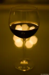 Pentaflex, die erste Stufe zwischen f/1.8 und f/2.8. Pentaflex 1.8/50 Weinglas Rotwein Spiegelung Bokeh  Brautpaarshooting Pillnitz Dresden