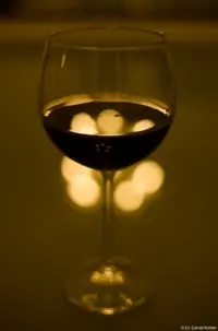 Pentacon, Stufe zwischen f/1.8 und f/2.8. Pentacon 50mm f/1.8 mc Rotwein Spiegelung Bokeh  Brautpaarshooting Hochzeitsfotografie Johannstadt