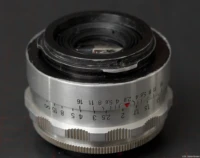 Ich musste die Flügel vom Altix-Bajonett etwas anfeilen. Carl Zeiss Jena Tessar f/2.8 50mm Altglas Fotograf Erotik Dresden Altix