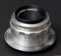 Die fertige Konstruktion auf einem M42-EF-Adapter. Carl Zeiss Jena Tessar 2.8/50 red T Portrait Daniel Kirsten