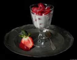 Produktfotografie Dresden Produktfotograf  Erdbeeren Erdbeere Milch