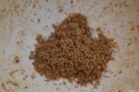 Tonkabohne etwas später im Mörser. Takumar 55mm f/1.8 Tonkabohne gemahlen