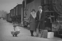 Kontrastarme schwarz-weiß Variante, passend zur Fototechnik der damaligen Zeit. Fotograf Portrait Familie Dresden