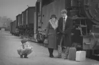 Kontrastarme schwarz-weiß Variante mit kräftigen Bildrauschen, um ein den Eindruck eines alten Analogfotos zu erwecken. Fotograf Portrait Familie Tharandt Radeberg Stolpen Dippoldiswalde