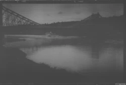 Blaues Wunder in Dresden, etwas unterbelichtet. Voigtländer Bessa 2 6x9 Blaues Wunder Loschwitzbrücke