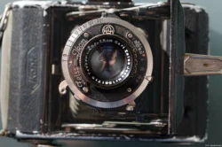 Frontansicht mit dem Tessar 4.5/75. Carl Zeiss Jena Ikon