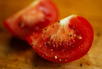 Bei f/2 lassen Schärfe und Kontrast deutlich nach. Yashica DSB 2.0/55 Tomaten Salz Pfeffer