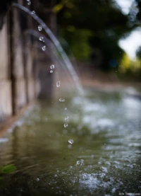 Brunnen am Königsheimplatz in Dresden, Vollformat, f/1,7. Yashica ML f/1.7 50mm Wasserfall Tropfen