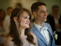 Ein Foto während der Trauung mit dem Cyclop 1.5/85. Hochzeitsfotografie Standesamt Trauung Freital Brautpaar Striesen Cyclop Bischofswerda Johannstadt Löbtau Blasewitz