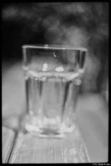 Nach dem Frühstück in Krieschow. Pentax Asahi Super-Takumar 50mm f/1.4 f/1.4 Ilford Delta 100 Glas Frühstück