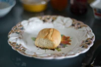 Brötchen auf dem Frühstückstisch. Cyclop f/1.5 85mm Frühstück Brötchen