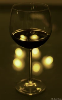 f/5.6 EF85mm f/1.2L Wein Weinglas Reflexion