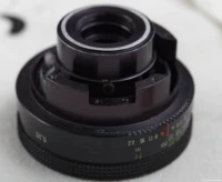 Hier erkennt man deutlich den abgefeilten Steg. Tessar Reparatur