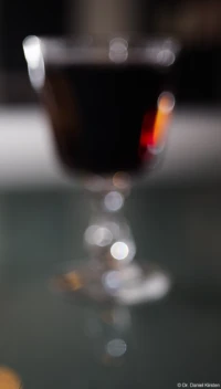 Das Bokeh des Tessars bei Offenblende. Tessar 2.8/50 Bokeh Weinglas